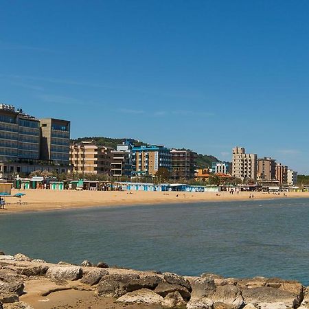 Zara D'Amare A Pesaro 10 Metri Dalla Spiaggia By Yohome Dış mekan fotoğraf