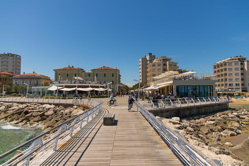 Zara D'Amare A Pesaro 10 Metri Dalla Spiaggia By Yohome Dış mekan fotoğraf