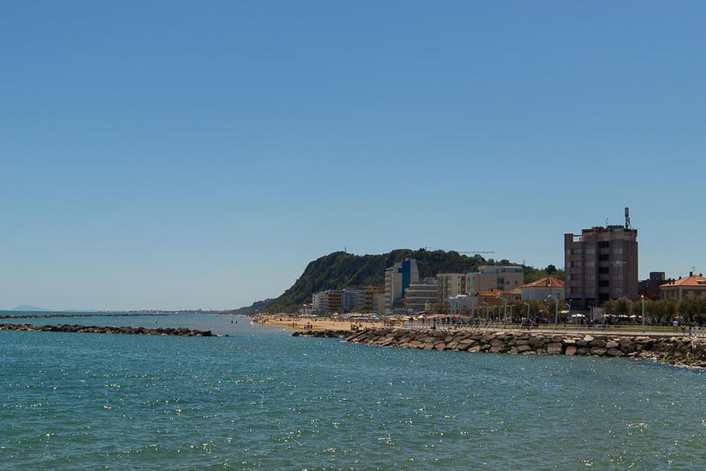 Zara D'Amare A Pesaro 10 Metri Dalla Spiaggia By Yohome Dış mekan fotoğraf