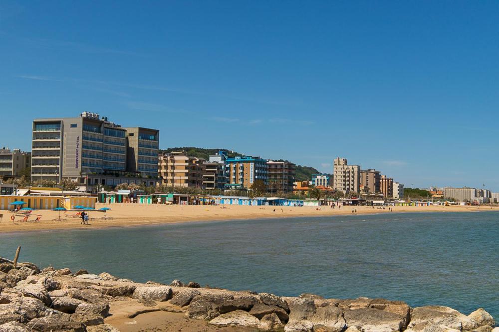 Zara D'Amare A Pesaro 10 Metri Dalla Spiaggia By Yohome Dış mekan fotoğraf